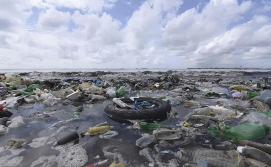 控制人造“第八大陆”——垃圾岛继续扩大的有效方法是，减少使用塑胶(去塑化)和垃圾回收处理