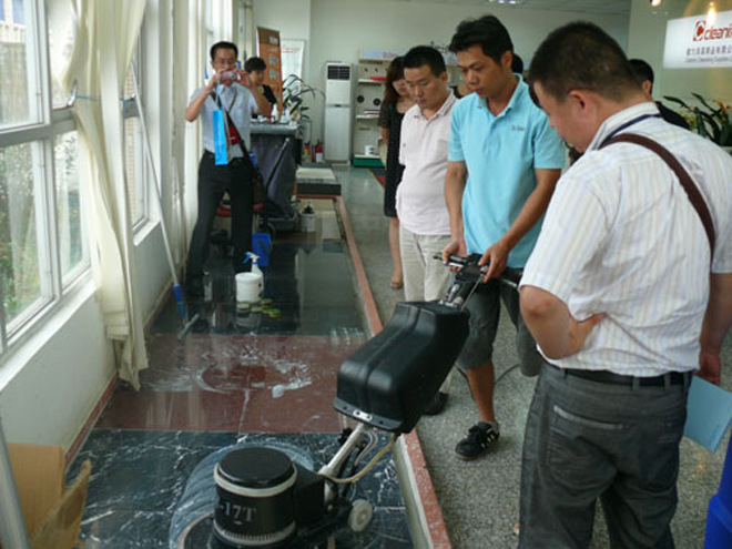 2011年9月 清洁顾问参观团到我司参观交流