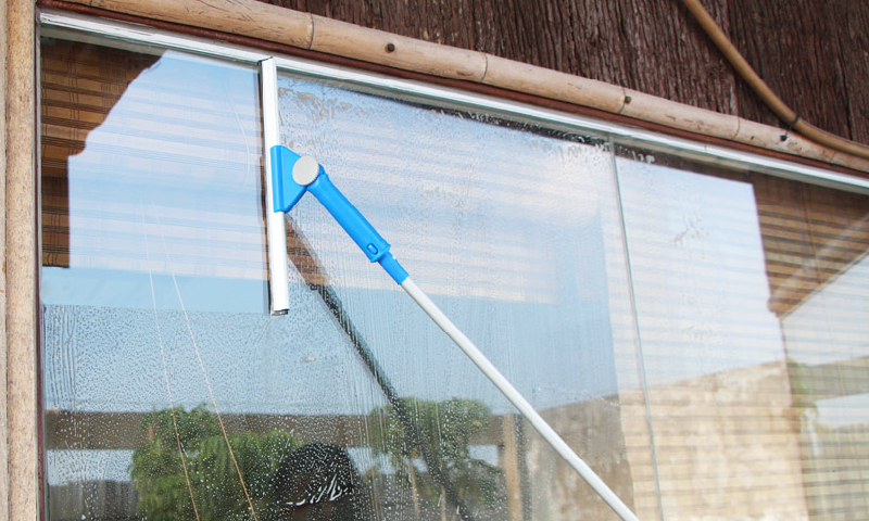 窗户玻璃清洗并不难，掌握这些工具和技巧窗户玻璃清洗很容易